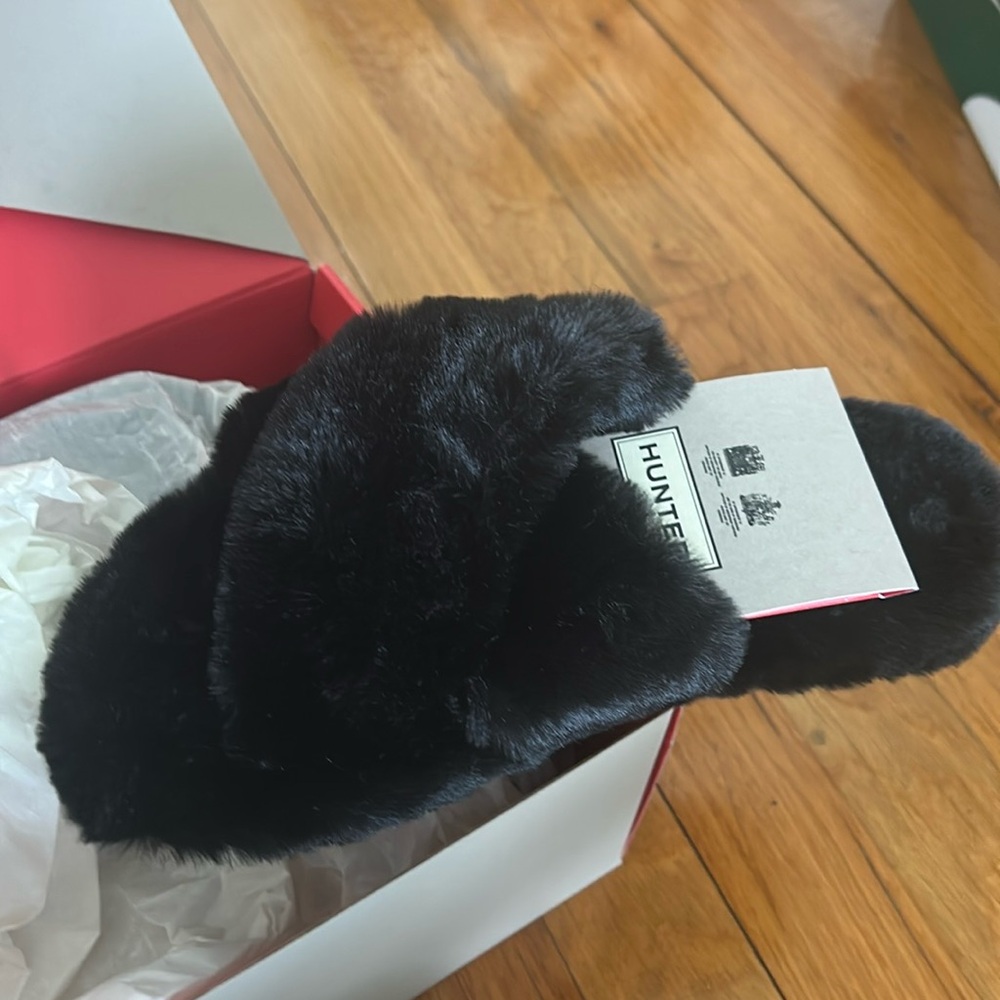 Hunter faux fur slides brand new